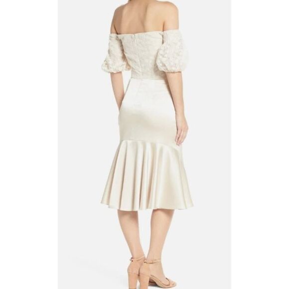 Gal Meets Glam Adele Off Shoulder Dress Sz. 6 - Picture 2 of 6